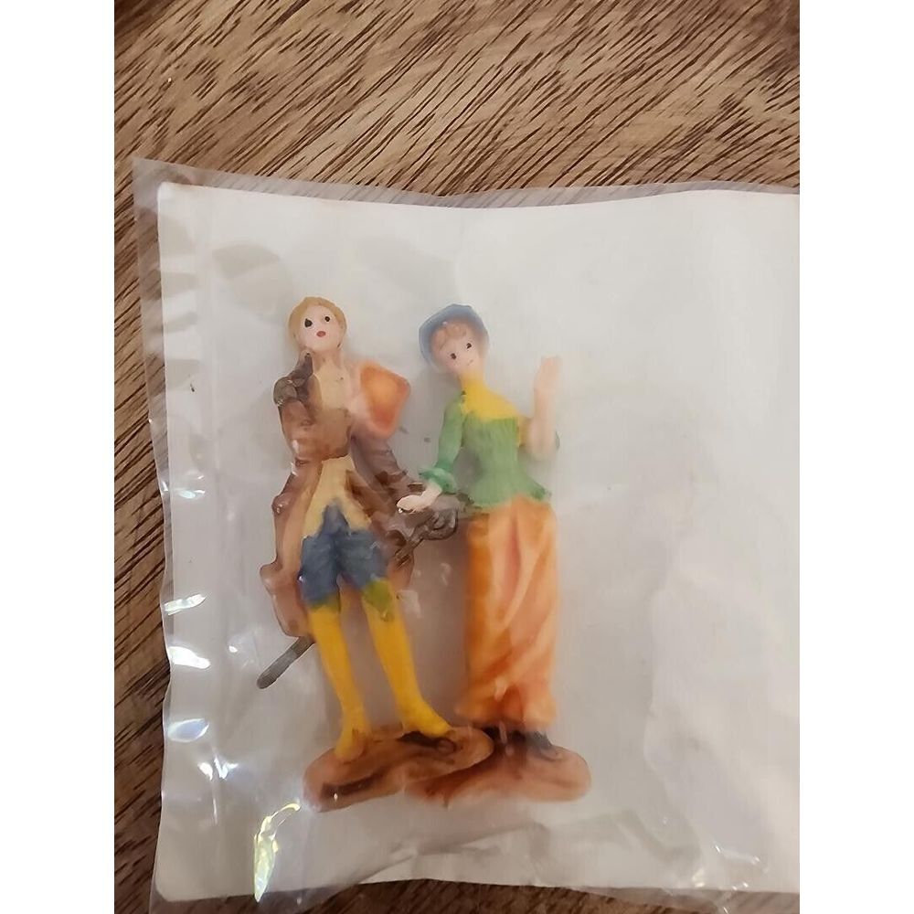 SSCO Vintage  Mini Figurines Man/Women #3225 -Hong Kong